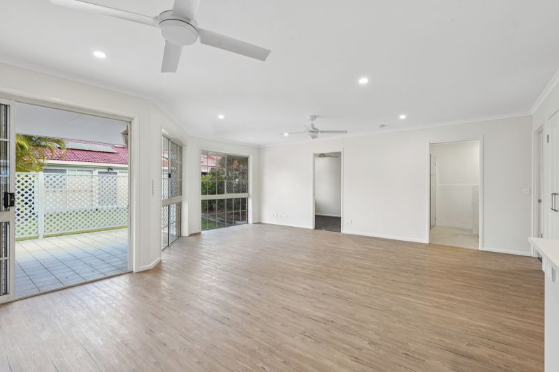 Beautiful two bedroom, one bathroom villa with lock up garage.