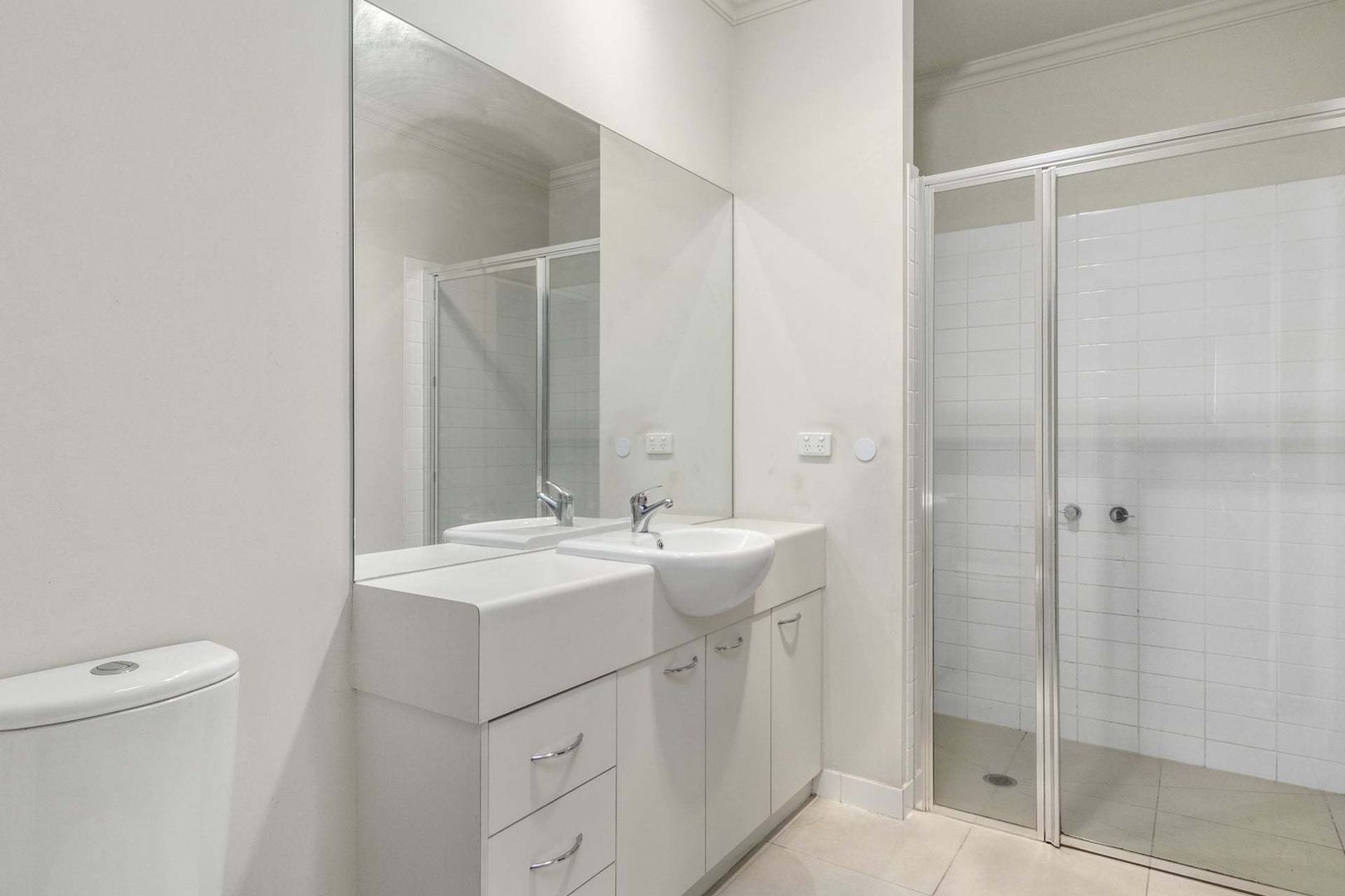 Stylish Home with Private Garden near Clubhouse