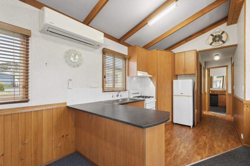 Cheerful 2 Bedroom Home- Ready for its new Owners!