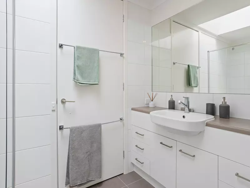 Lovely Villa with Courtyard and Sunroom