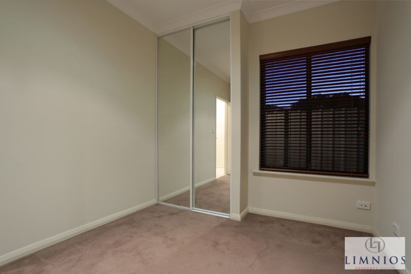 Spacious End Villa