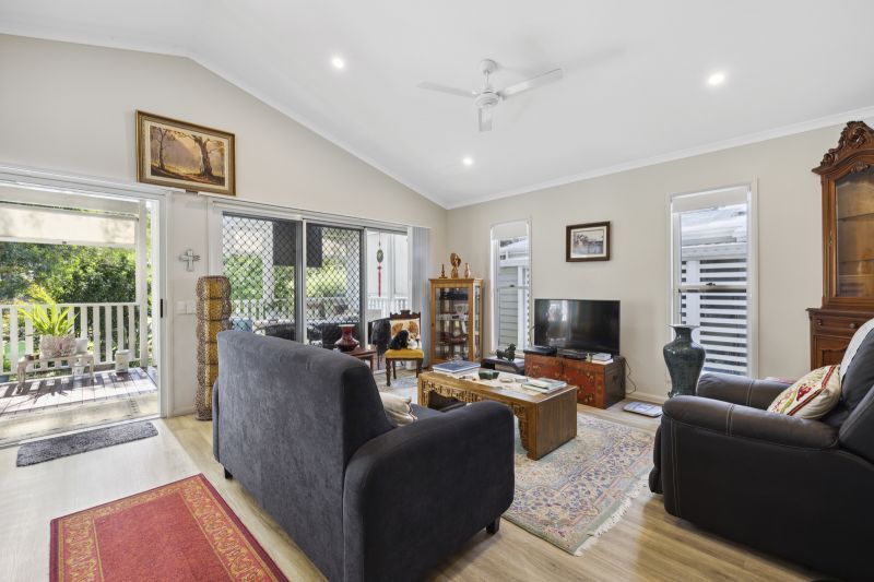 Lush Surrounds – Two Bedroom Home + Study