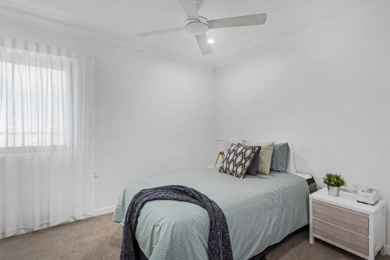 Top-floor two-bedroom apartment with ocean views!