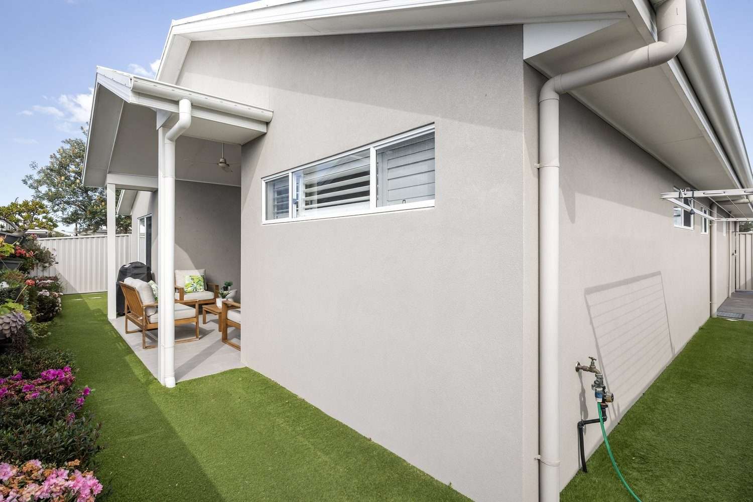 Elegant Three-Bedroom Retreat - Sunlit Alfresco Living