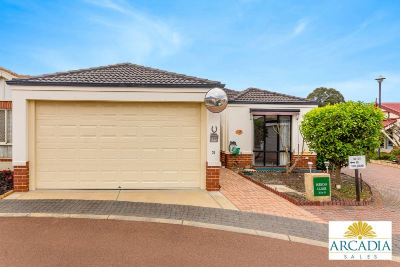 ARCADIA WATERS MADDINGTON - Solid Timber Floors & Feature Kitchen