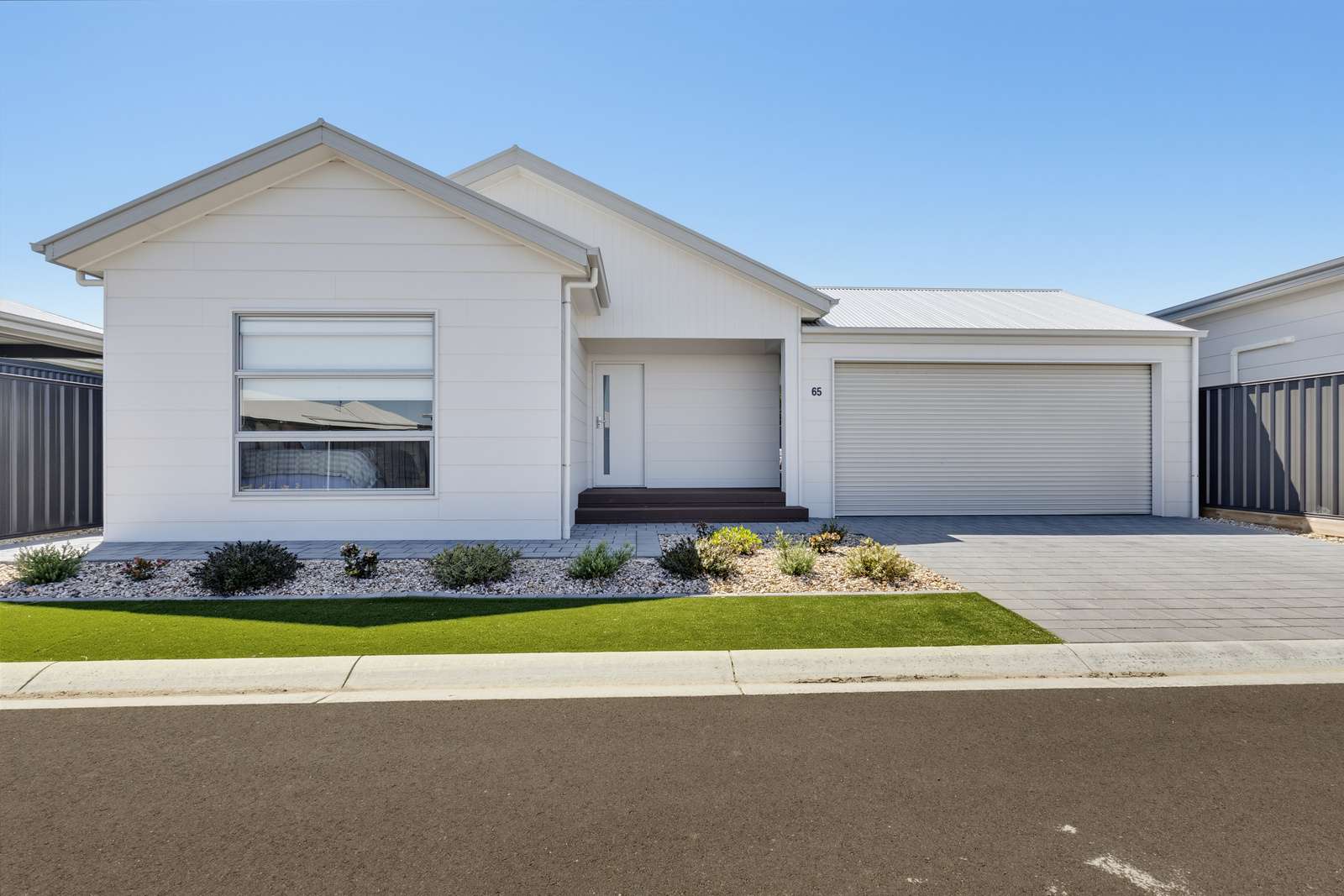 North-facing 3-bed home - available now furnished or unfurnished