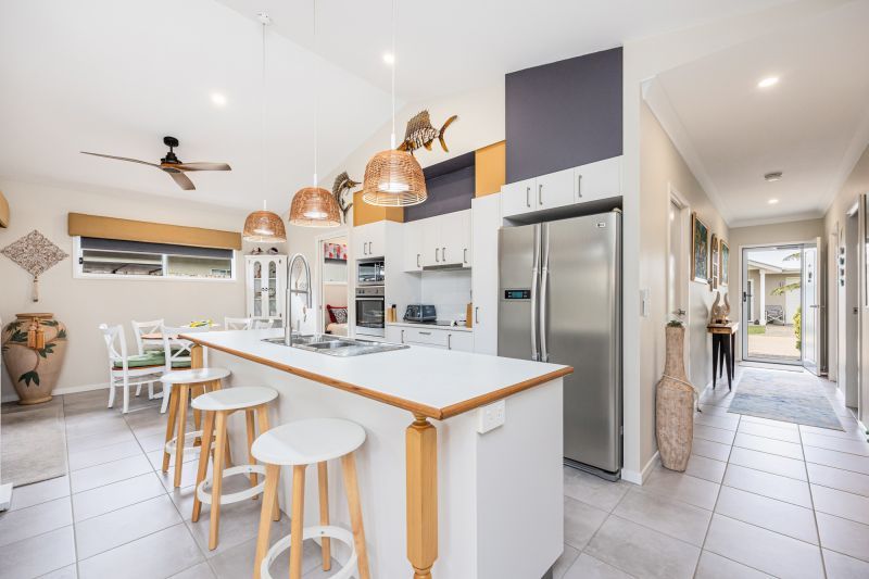 Stunning Tropical Hideaway!