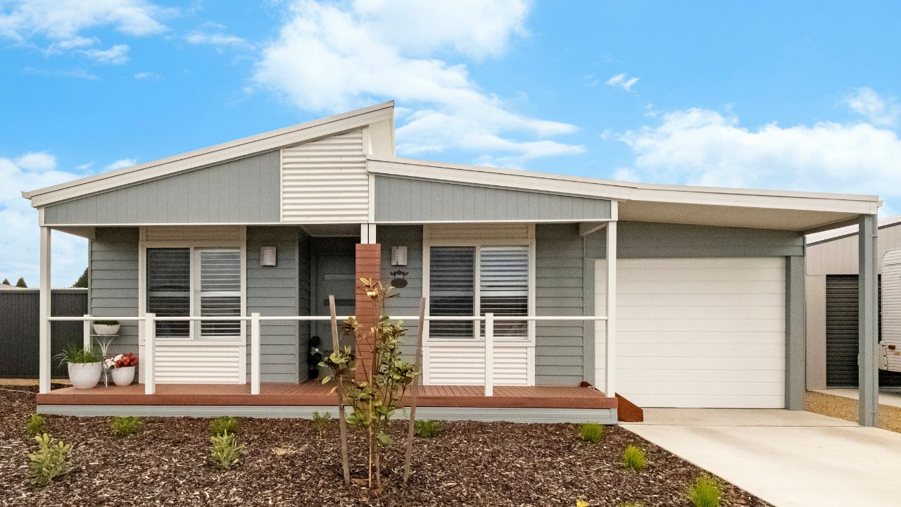 Experience the perfect balance of practicality and style with the Edford.