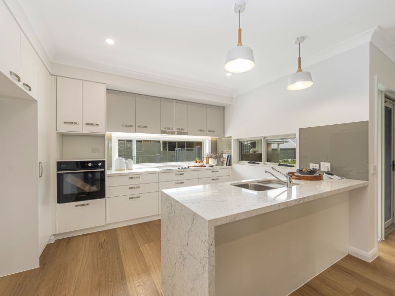 Stylish, single-level living with golf course views