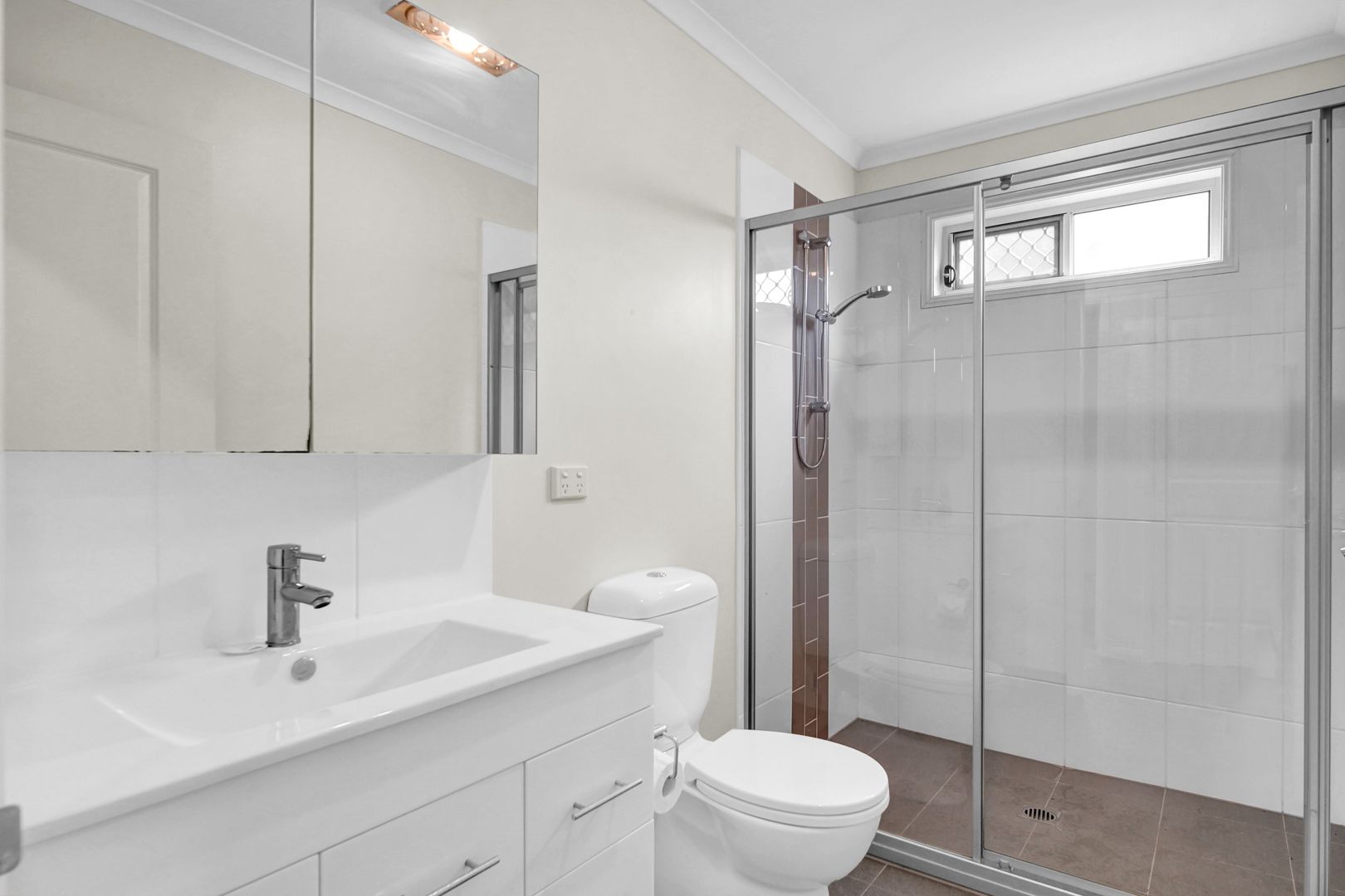 Only 6 years old - Relax in comfort in a Over 50's Gated Lifestyle Complex