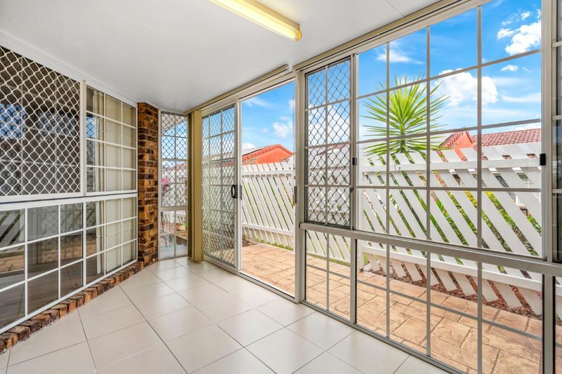 Beautiful two bedroom, two bathroom villa with sun/craft room.