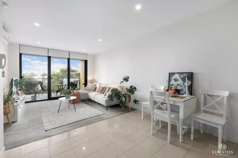 Exquisite Modern Living, Impressive with Great View!