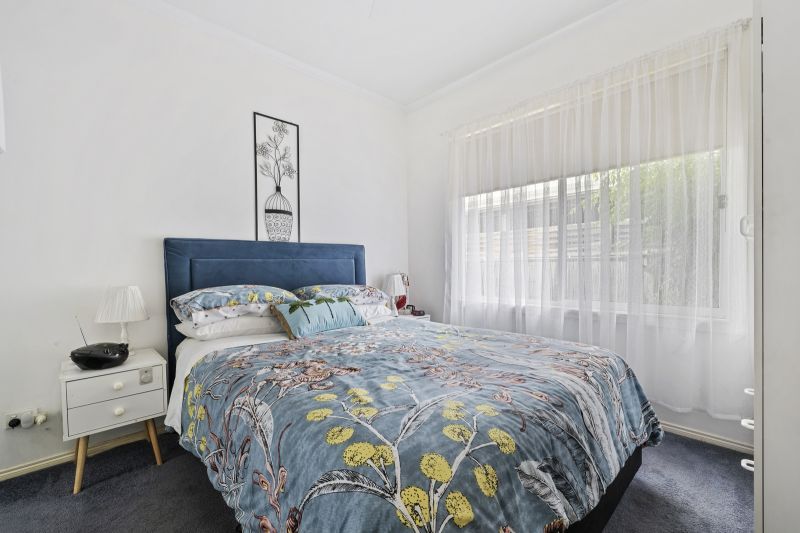 Vibrant & Beautifully Maintained!