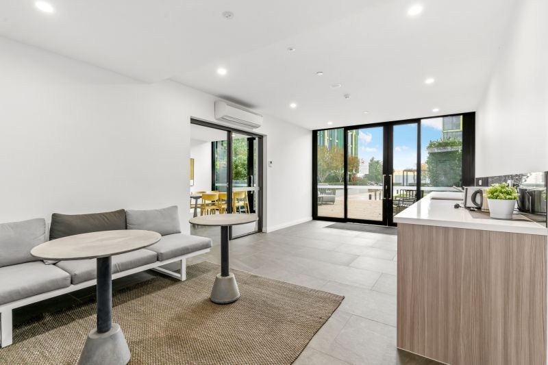 Great Location, Modern & Professional Lifestyle!