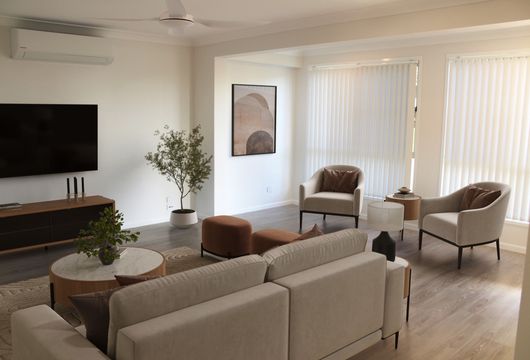 Beautifully Renovated Freestanding Villa