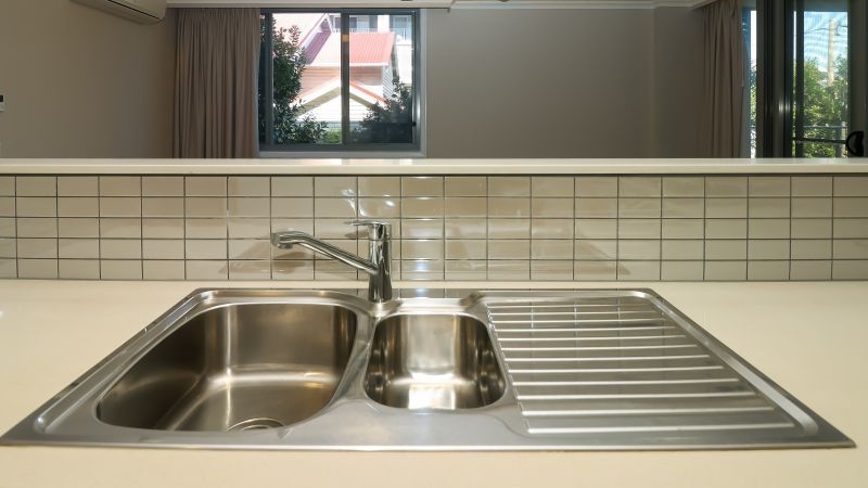 21/43 Taylor Street, Woolloongabba - 2 Bedroom apartment - wake up to the beautiful surrounds!