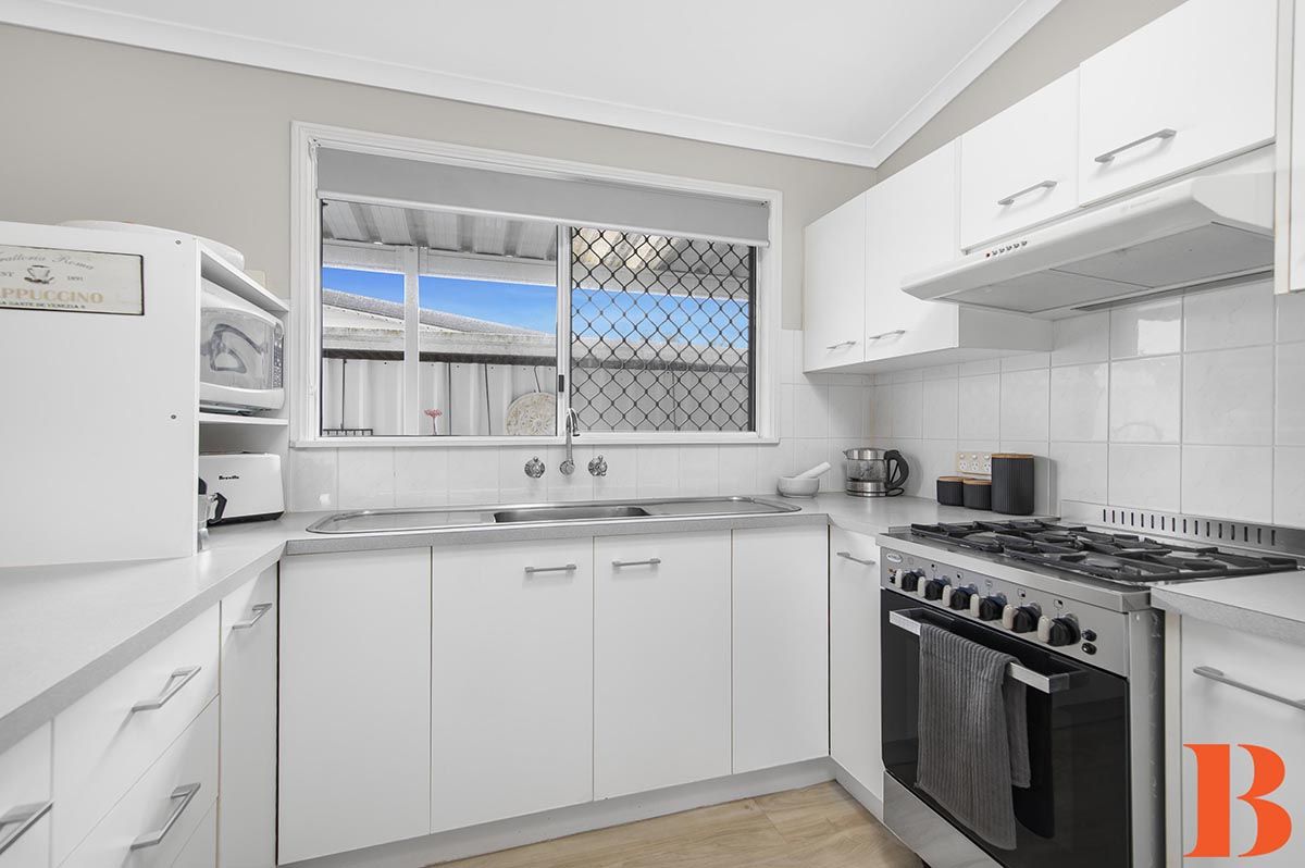 Minutes walk to Coles, Medical and Pharmacy - Beaut Presentation - Quiet Neighbourhood in over 50's Community