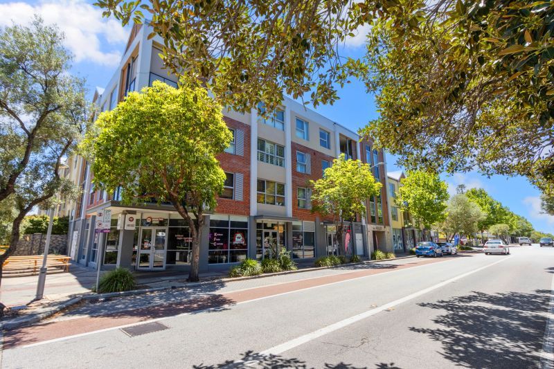 Stunning Views, Central Living!