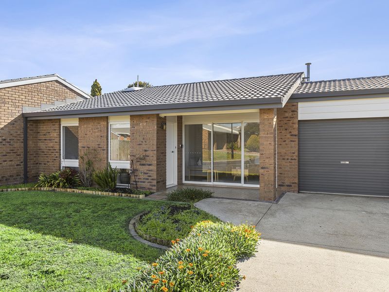 Light-filled Unit with Garden Views and Sunroom
