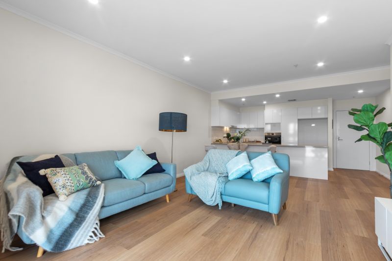 Large One-bedroom apartment plus study with breathtaking views