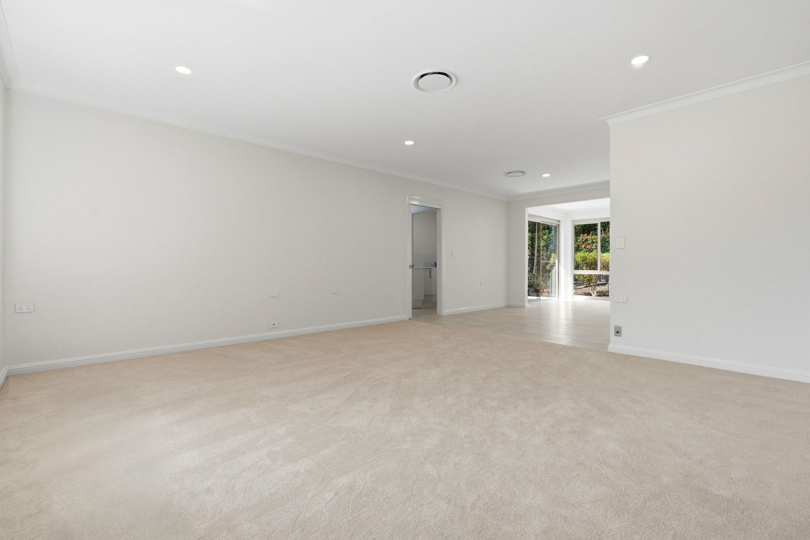Private cul-de sac living