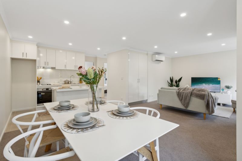 Newly refurbished 2 bedroom unit with spacious lounge area