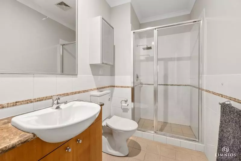 Top Floor with City Vistas!