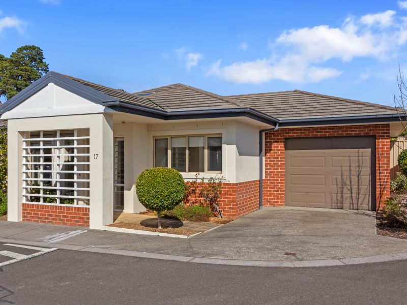 Beautifully Updated Unit with High Ceilings and Convenient Layout