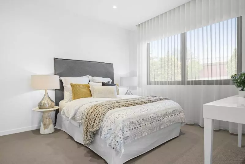 Bright apartment in private location with external balcony