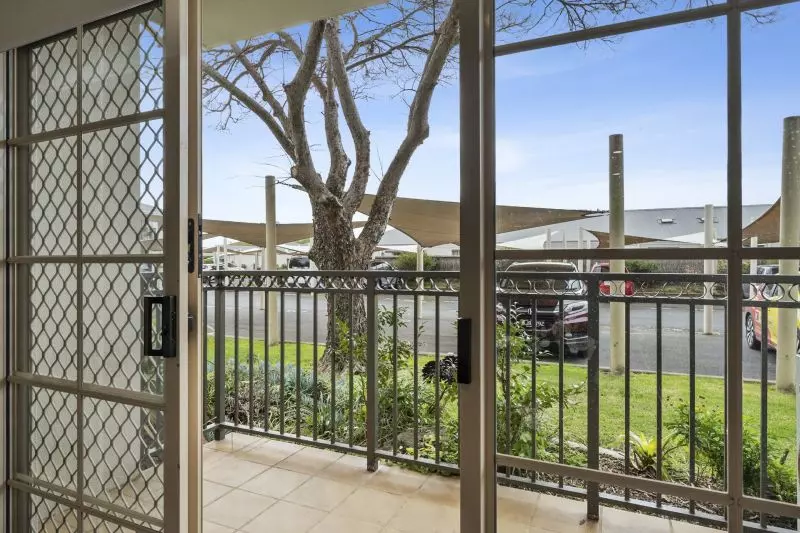 Ground Floor Living by Water and Parkland