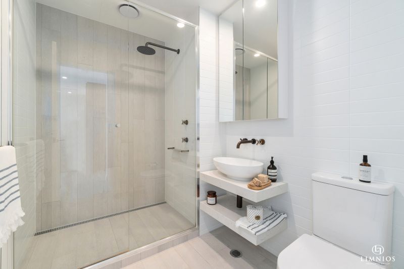 Bright Outlook and Contemporary Stylish Living!