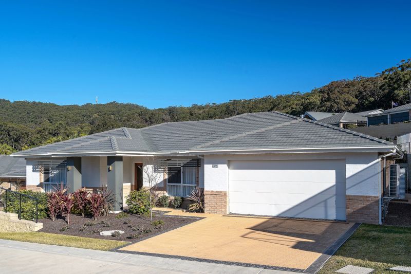 You will fall in love with both this spacious freestanding independent living villa and the lifestyle at Wood Glen Retirement Village.