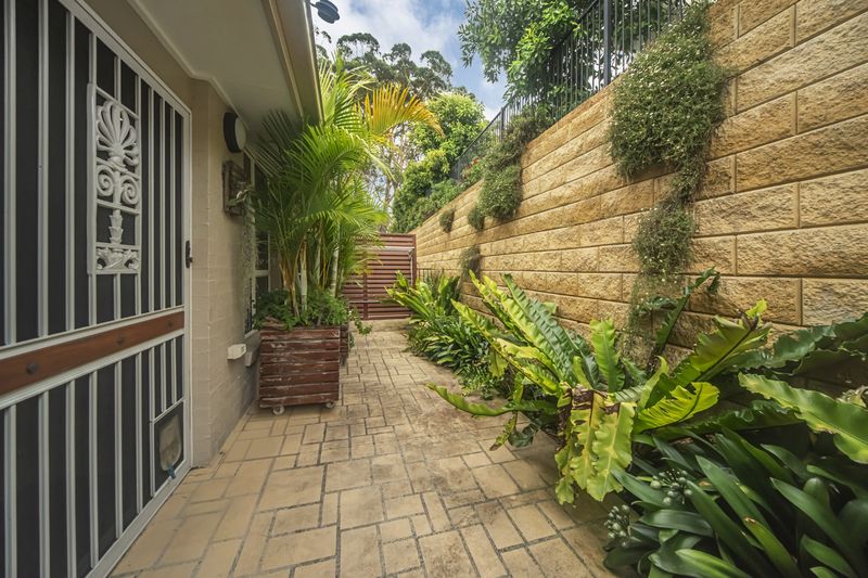 Private and Cosy Villa with Spacious Fenced Yard