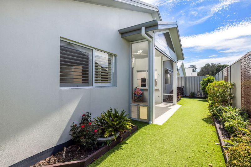 Elegant Three-Bedroom Retreat - Sunlit Alfresco Living!