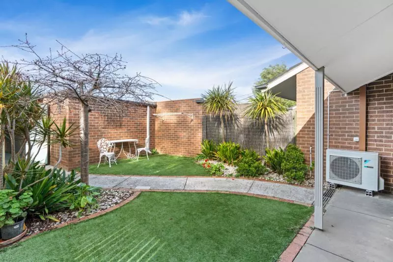 DEPOSIT TAKEN - Lovely, light & bright 1br unit at Morven Manor