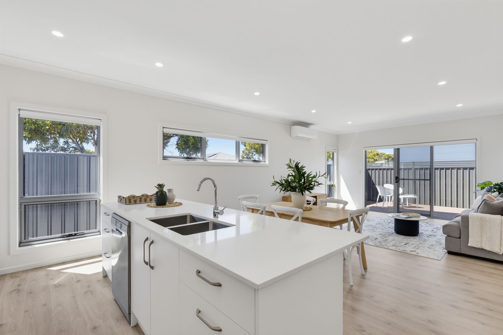 North-facing 3-bed home - available now furnished or unfurnished