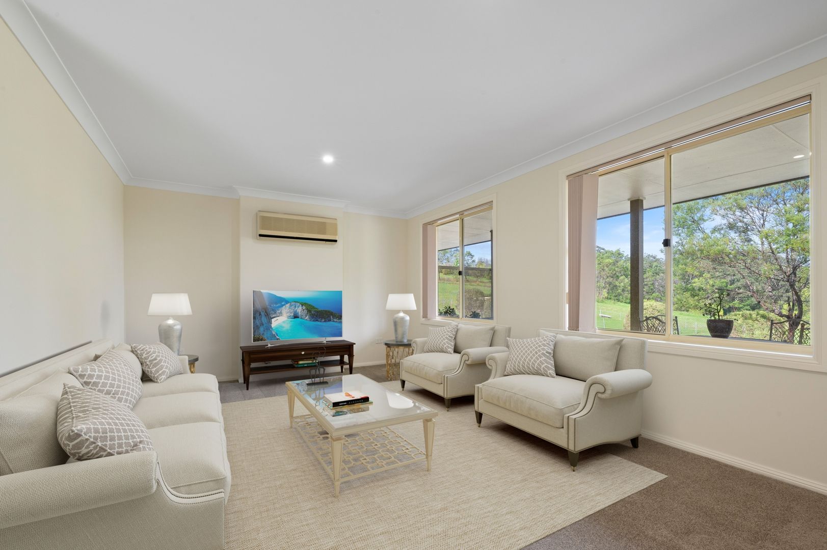 Exceptional Ground Floor unit with great floorplan!