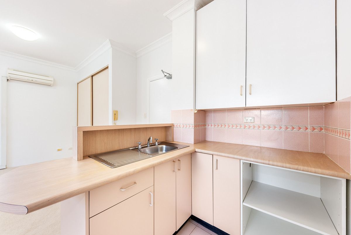 ELEVATED SPACIOUS 1 BEDDER WITH GARDEN VISTA
