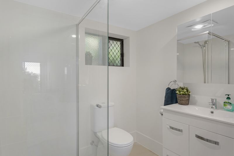 Ground-floor studio apartment with ocean views