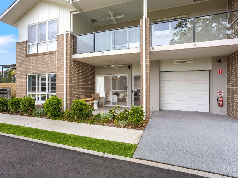 Sophisticated living by Shortland Waters golf course