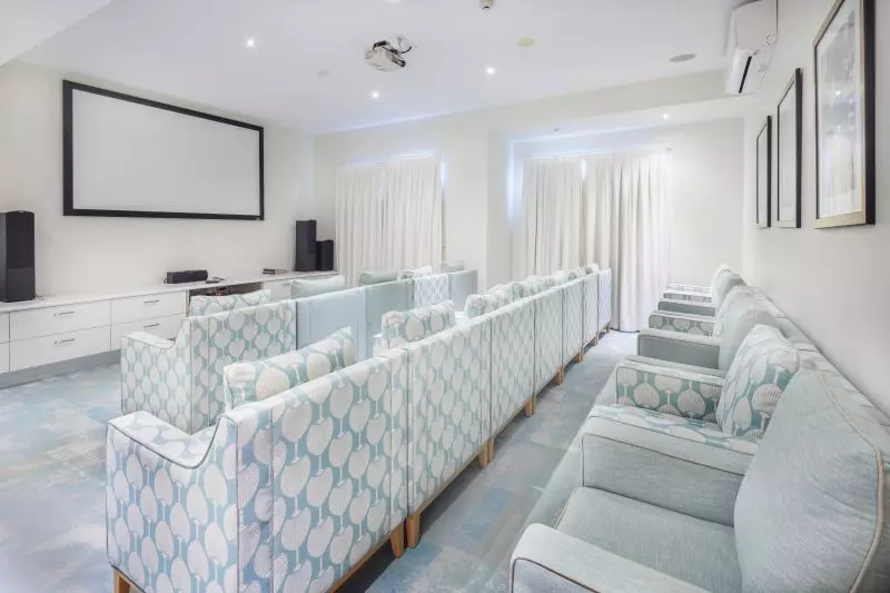 Beautiful 1 bedroom apartment overlooking bowling green and surrounds