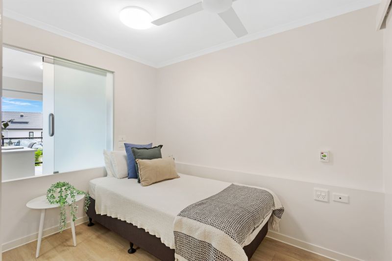 Ground level 2-bedroom apartment with ocean views