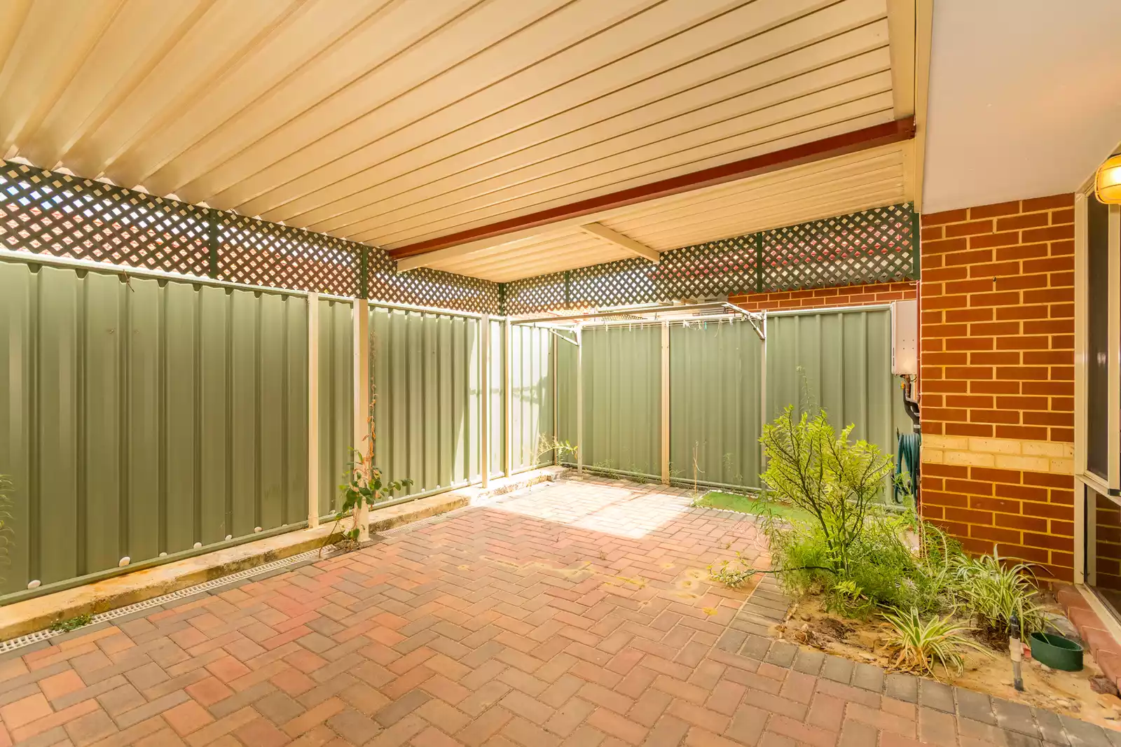 Well-appointed villa nearby to amenities