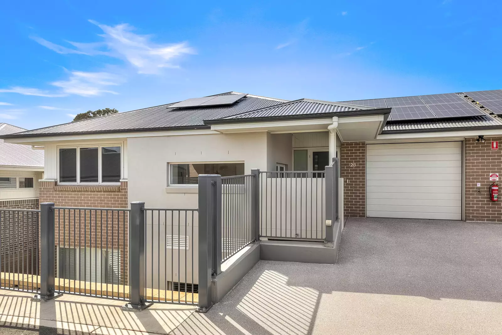 028 Ibis Crescent/33 Shearwater Drive, Shortland, NSW 2307
