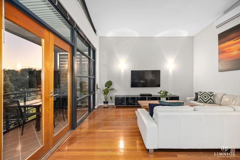 Top Floor with City Vistas!