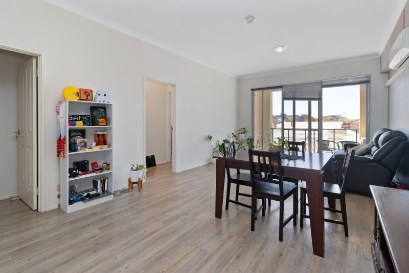 Central Living & Resort Style!