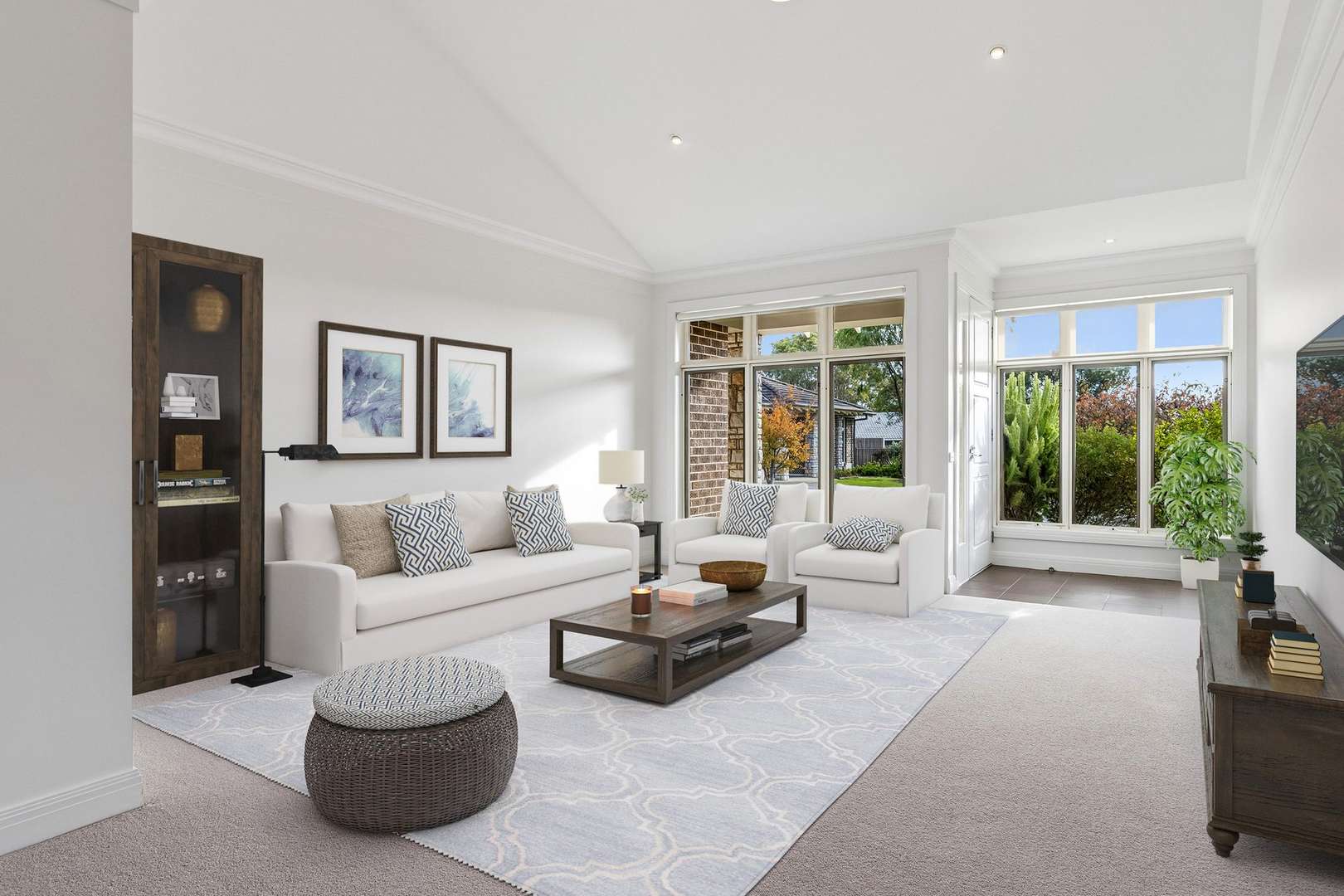 Modern Elegance, Quiet Location