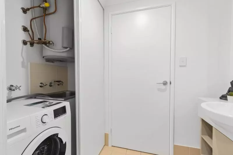 Light & Bright Living, Refurbished... See it to Believe it!!