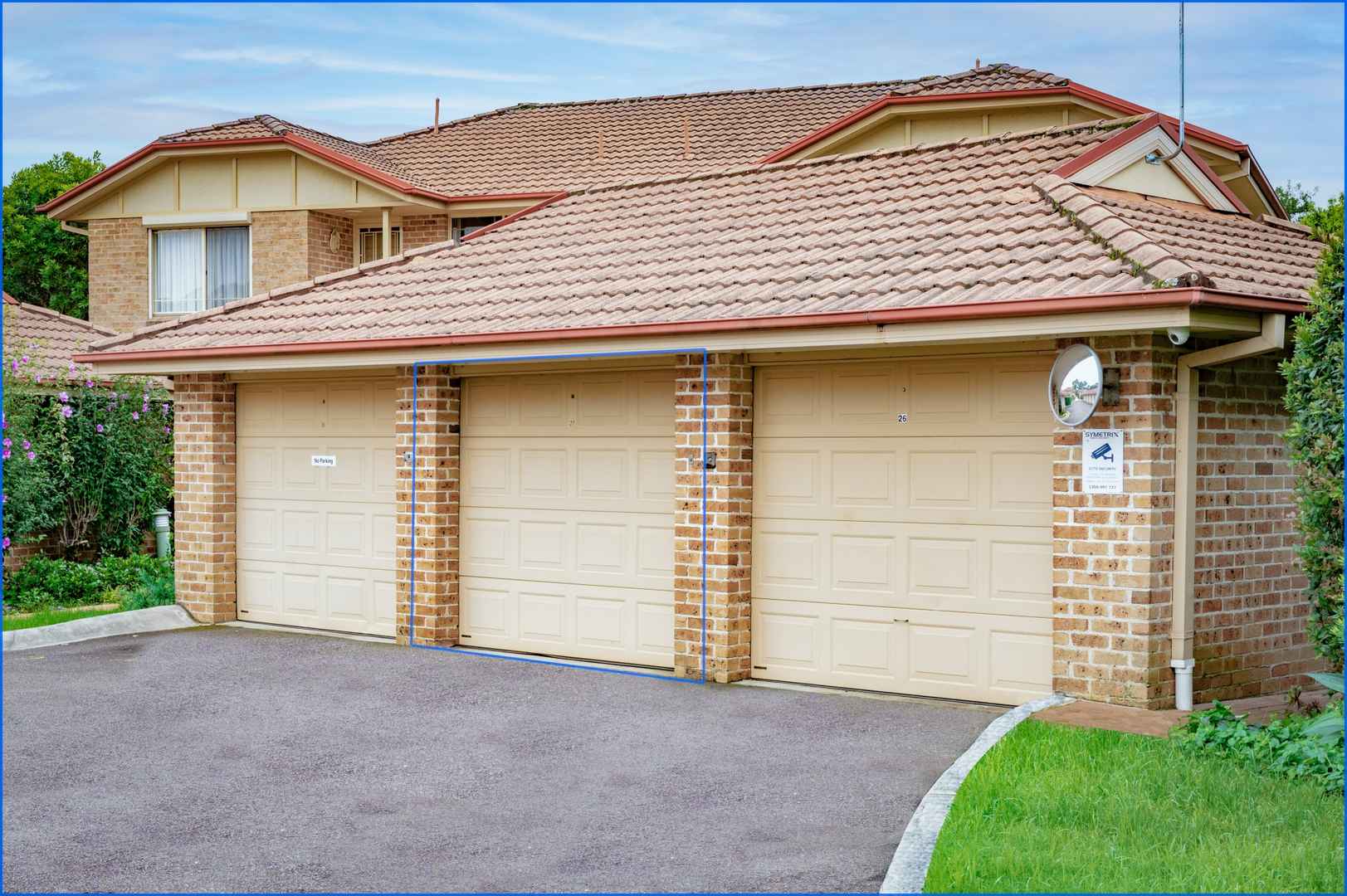 Ground Floor Villa With Garage!