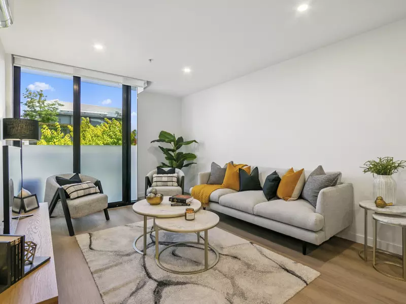 Brighton Bayside Apartment - Fully Refurbished